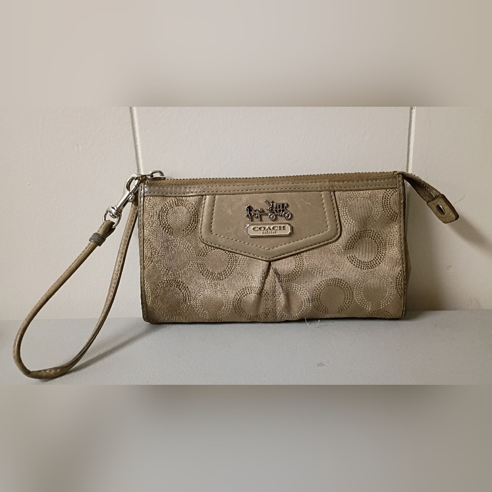 Coach Tan Wristlet Vintage Great Condition!!